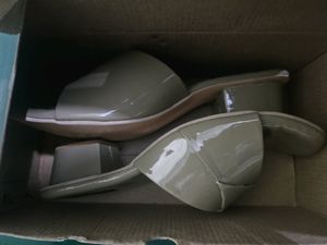 New Heels UK 7 Size