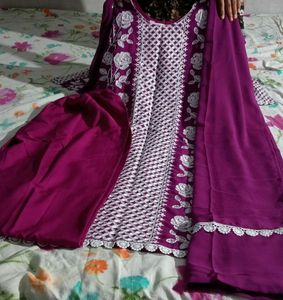 This Straight Kurta Pant &amp; Dupatta Set