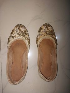 Punjabi Jutti (Golden) (SIZE: 36,37)