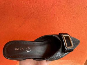 Black Pointed Toe Mules