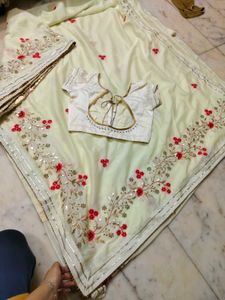 Elegant Embroidered Saree with Blouse 🤩