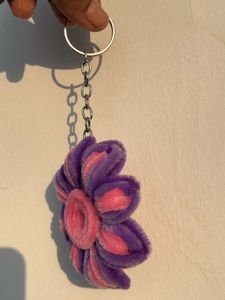 Multi colored Daisy🌸Pipe cleaner keychain