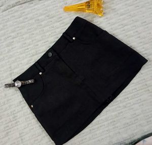 Chic Black Mini Skirt