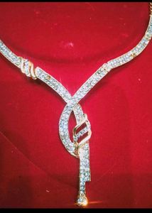 Ad Necklace Set
