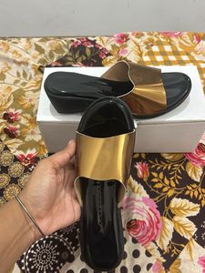 Sleek Black &amp; Gold Slides