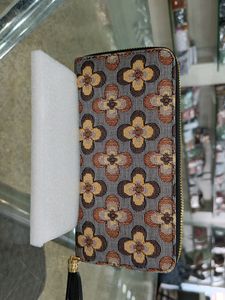CLSSO KLARE HAND CLUTCH