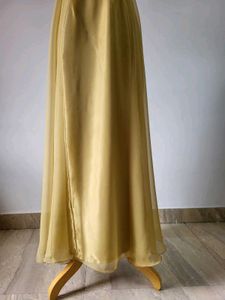 Elegant Gold 🪙 Gown