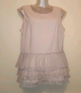Size M Ruffled Sleeveless Top