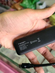 Spigen 4-in-1 USB Hub 3.2 Gen1 – Black