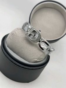GUESS PREMIUM QUALITY NEW MODEL LADIES WATCH