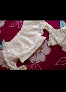 Beautiful White Crop Top🤍🐻‍❄️