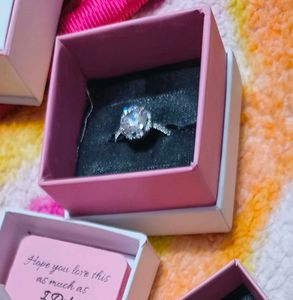 Giva Sunburst Elegant Round Cut Ring