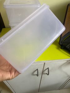 🫙 four Container