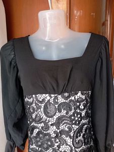 Chic Black &amp; Lace Top