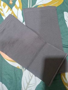 Grey Knee Protecor For Gym And Workout