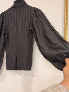 Turtleeck with puffed sleeve top
