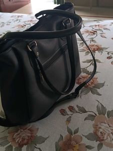 Black Colour Handbag/Shoulder Bag👜