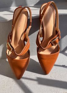Van Hueson Office / Casual Wear Sandals