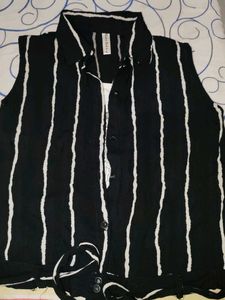 Black Colored Shirt Style Sleeveless Crop Top