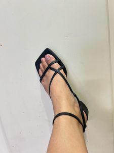 H&amp;M Women Black Solid Strappy Flats