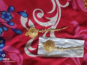 Gold-toned Maang Tikka