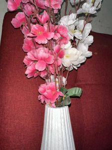 flower vase nd flowers🌺