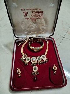 The Beautiful Jewellery Set With Bracelet