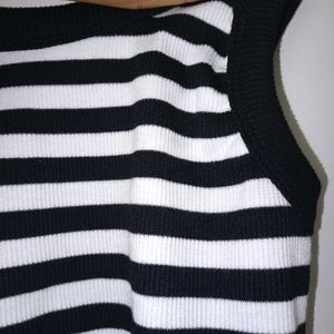 Striped Sleeveless Crop Top