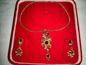 Elegant Necklace &amp; Earring Set 💫