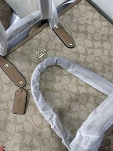 COACH CITY TOTE BAG IN SIGNATURE CANVAS* WD BOX