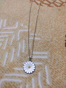 Cute White Daisy Pendant