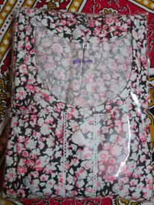 Beautiful Flower Print Kurt And Pant Set.