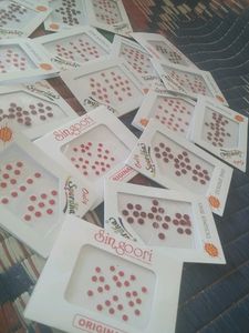 Kumkum Bindi Red And Meherun Colour 30 Pouch