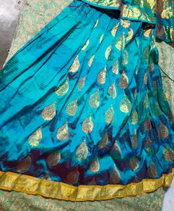 Shining Peacock Green Pattupavadai