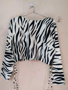 Zebra Print Fashionable Top🖤🤍