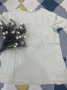 casual off white top