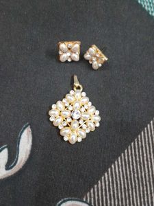 Moti Stone Pendent  Set