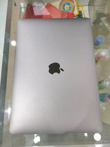 MacBook Pro 13&#34; Mid 2017 - 8GB RAM, 256GB SSD