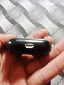 Black Earbuds