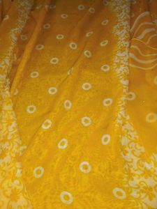 Womens Brand New Yellow Saree.