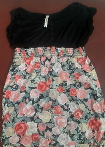 Cute floral top for women size S