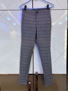 Checked grey pant