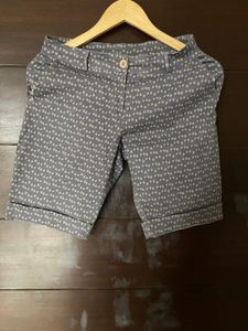 Women’s Gray Printed Ripped Shorts (M)