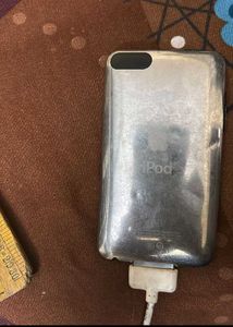 iPod Touch - Cracked Screen No Coin