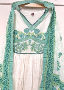 Elegant White &amp; Green Kurta Set