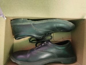 BLACK SCHOOL SHOES