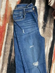 Distressed straight Leg Jeans