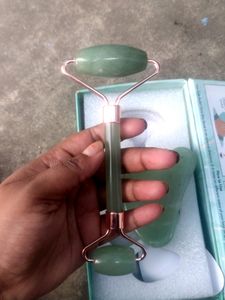 Oriflame Jade Roller &amp; Gua Sha Face Sculpting Set