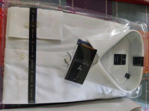 Van Heusen Men Shirt, New With Tag, 42&#34;
