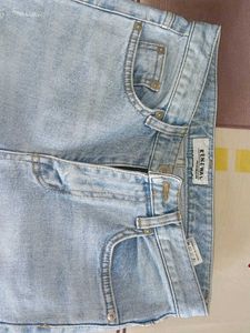 *⁠.⁠✧Ripped Light Wash Jeans*⁠.⁠✧.